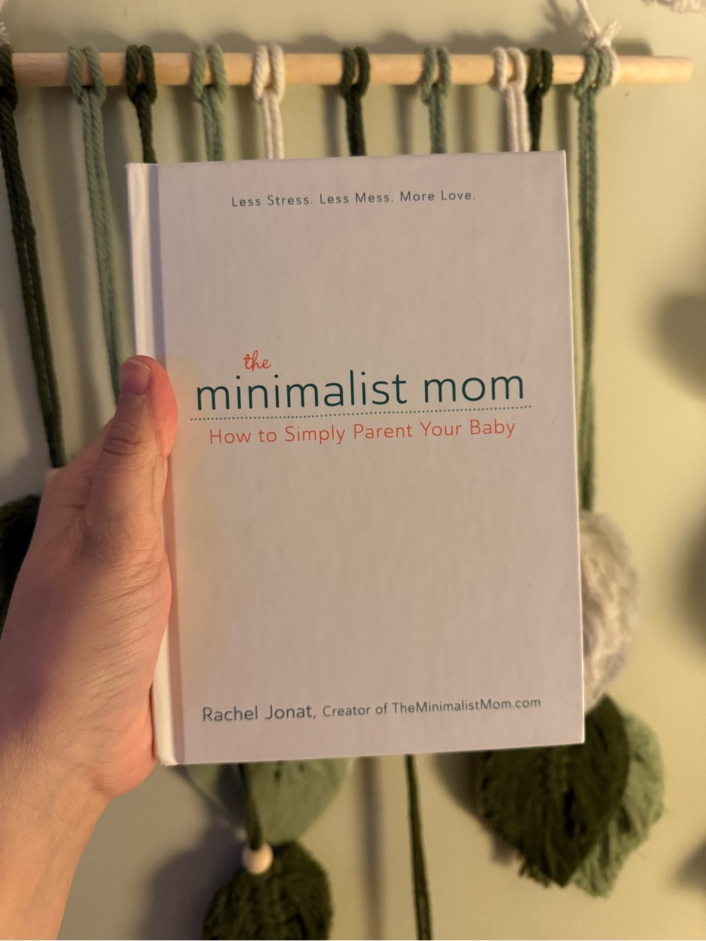 The Minimalist Mom - How to Simply Parent Your Baby (White)
